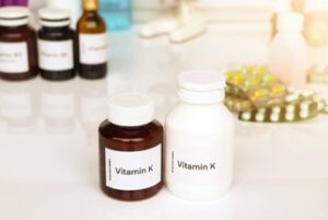 Vitamin D và K tương tác hiệp đồng